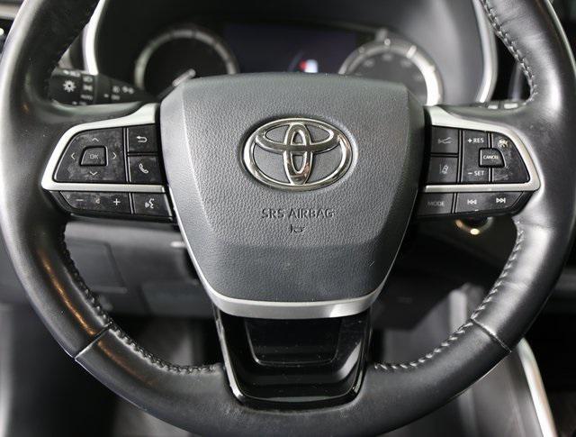 used 2022 Toyota Highlander car, priced at $36,788