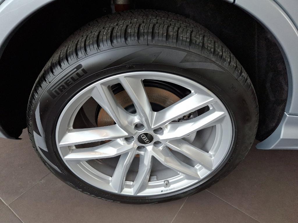 new 2025 Audi Q7 car, priced at $73,730
