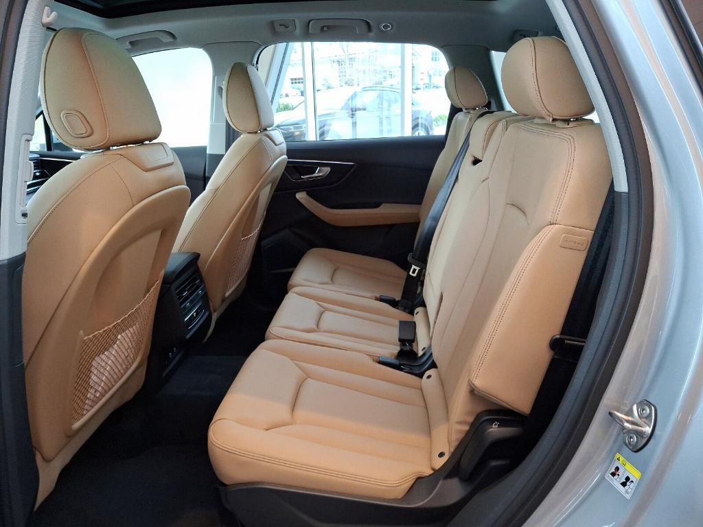new 2025 Audi Q7 car, priced at $73,730