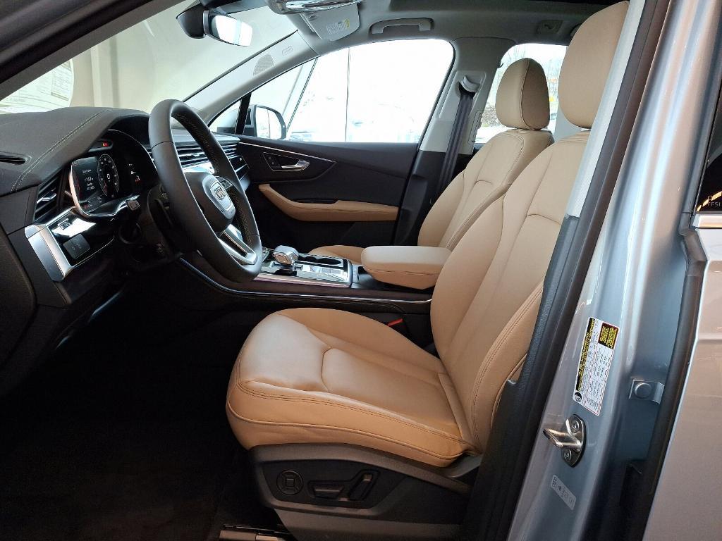 new 2025 Audi Q7 car, priced at $73,730