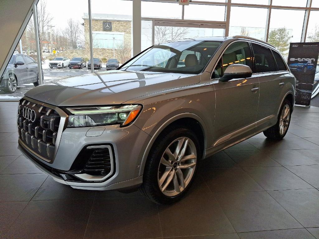 new 2025 Audi Q7 car, priced at $73,730