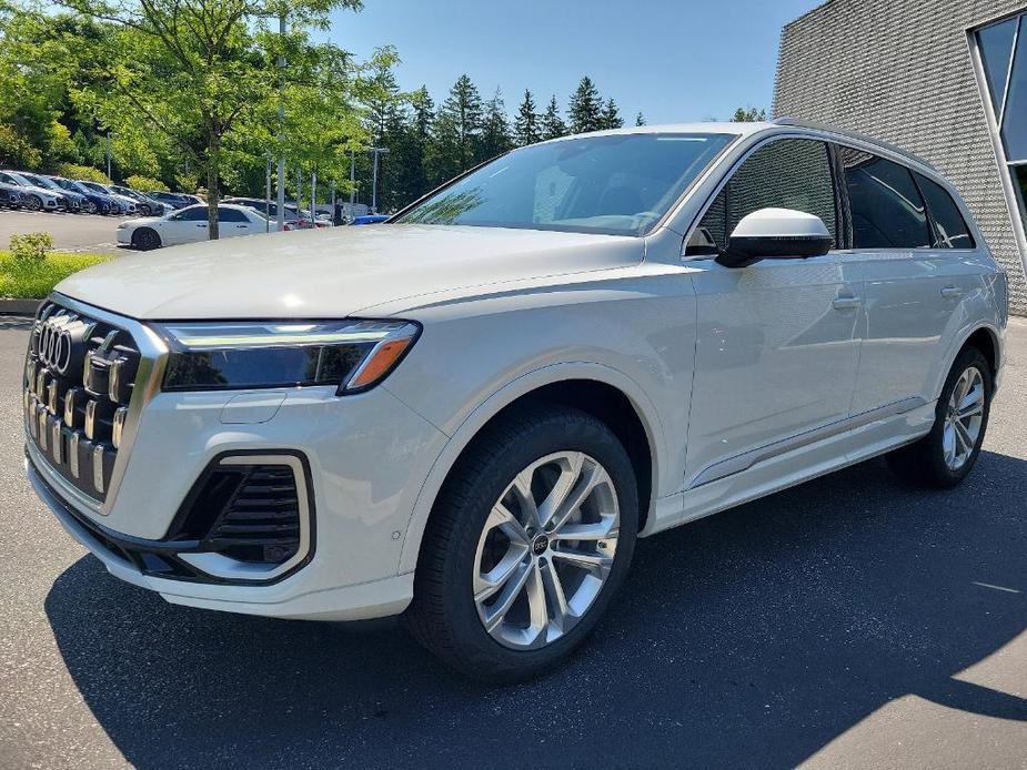 new 2025 Audi Q7 car, priced at $75,925