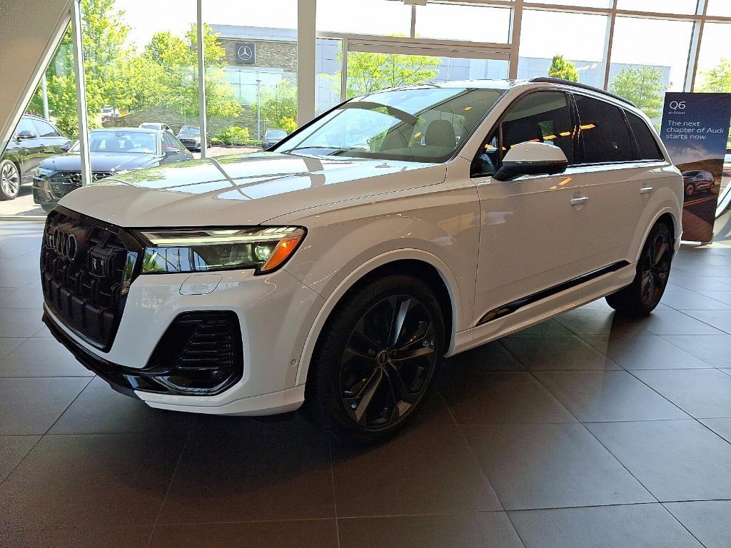 new 2025 Audi Q7 car, priced at $77,580