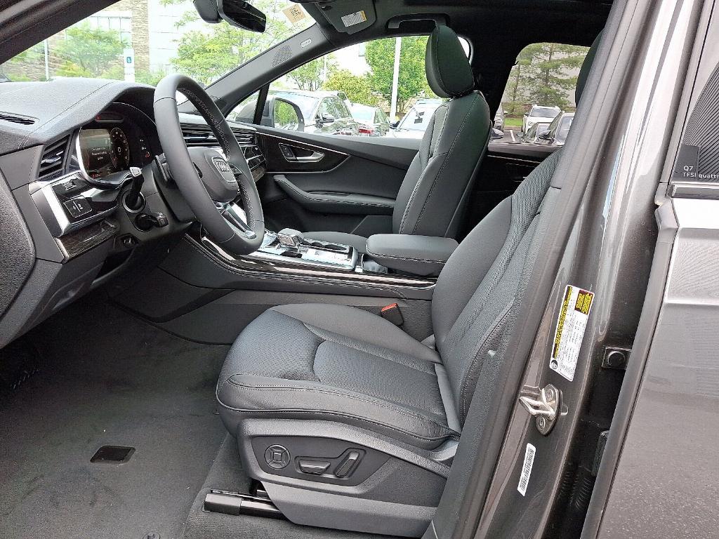 new 2025 Audi Q7 car, priced at $77,580
