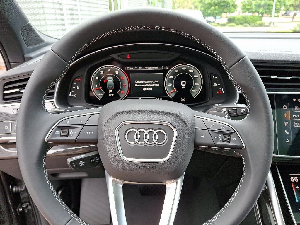 new 2025 Audi Q7 car, priced at $77,580