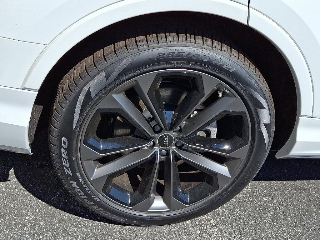 new 2025 Audi Q7 car, priced at $77,580