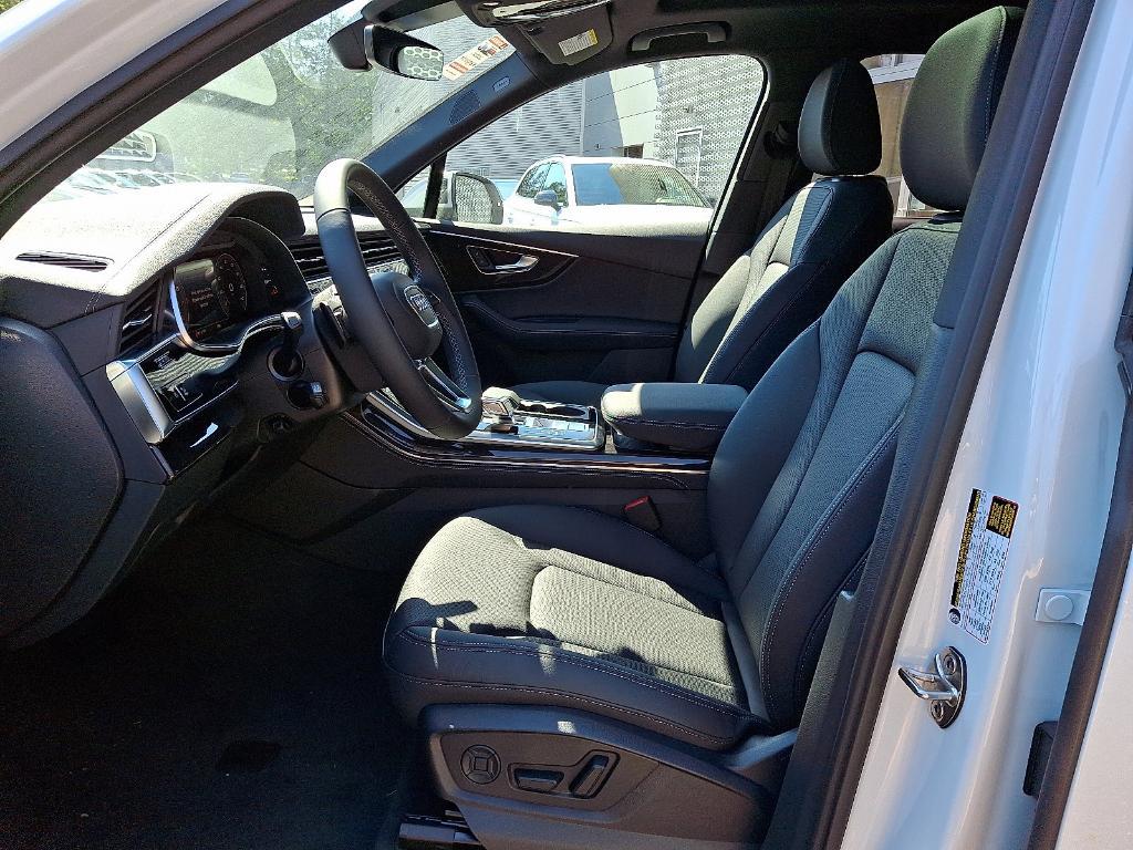 new 2025 Audi Q7 car, priced at $77,580