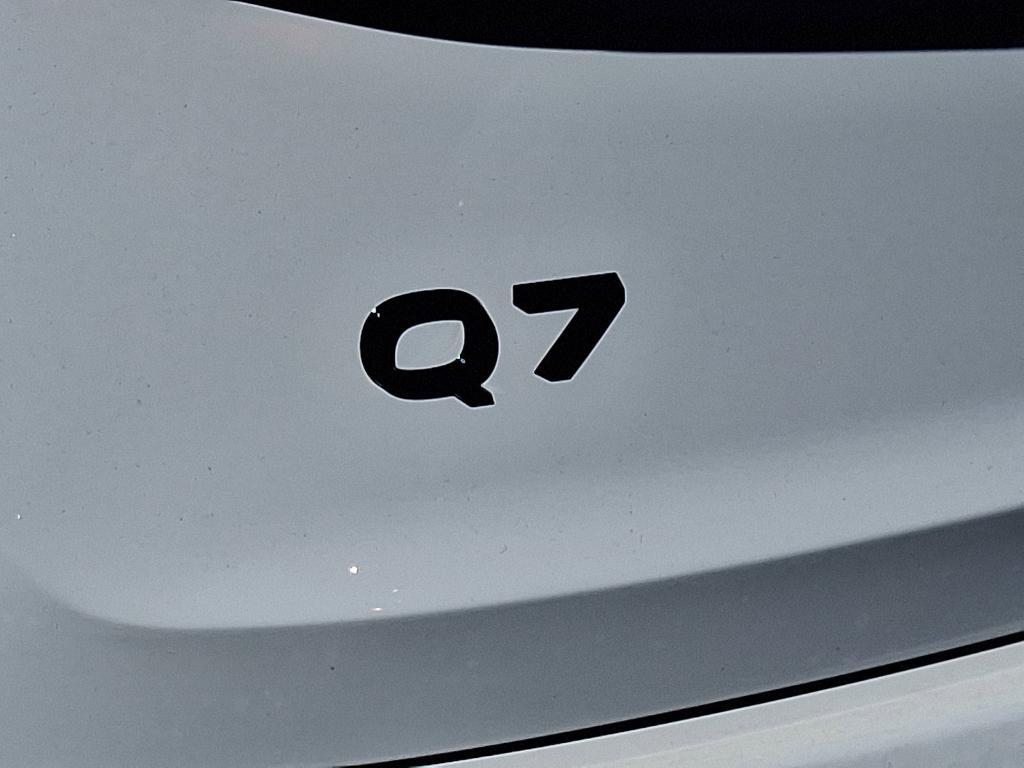 new 2025 Audi Q7 car, priced at $77,580