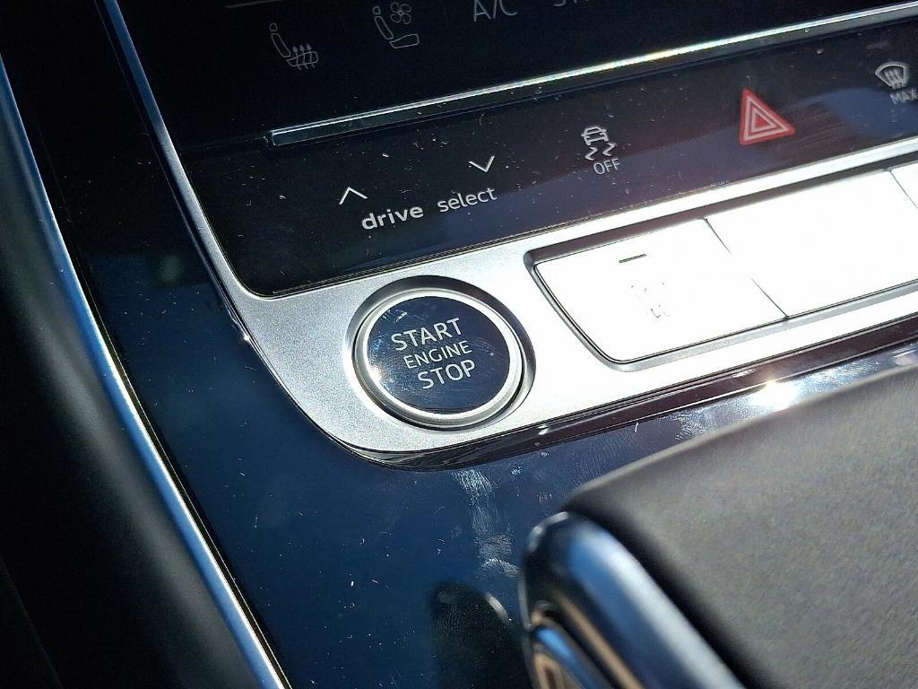 new 2025 Audi Q7 car, priced at $77,580