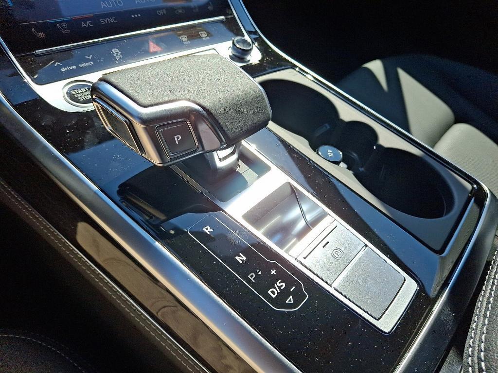 new 2025 Audi Q7 car, priced at $77,580