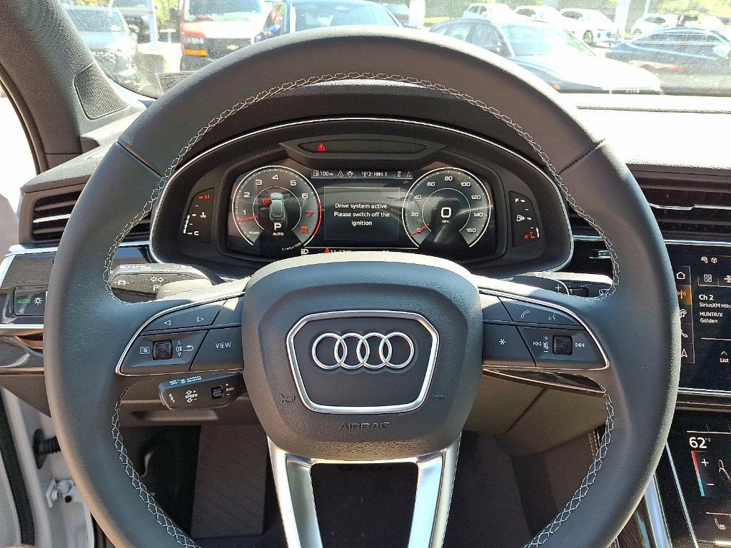 new 2025 Audi Q7 car, priced at $77,580