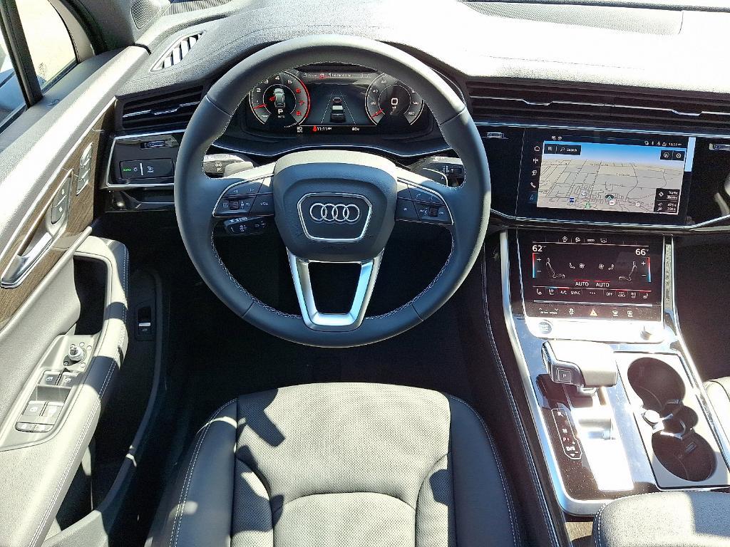 new 2025 Audi Q7 car, priced at $77,580
