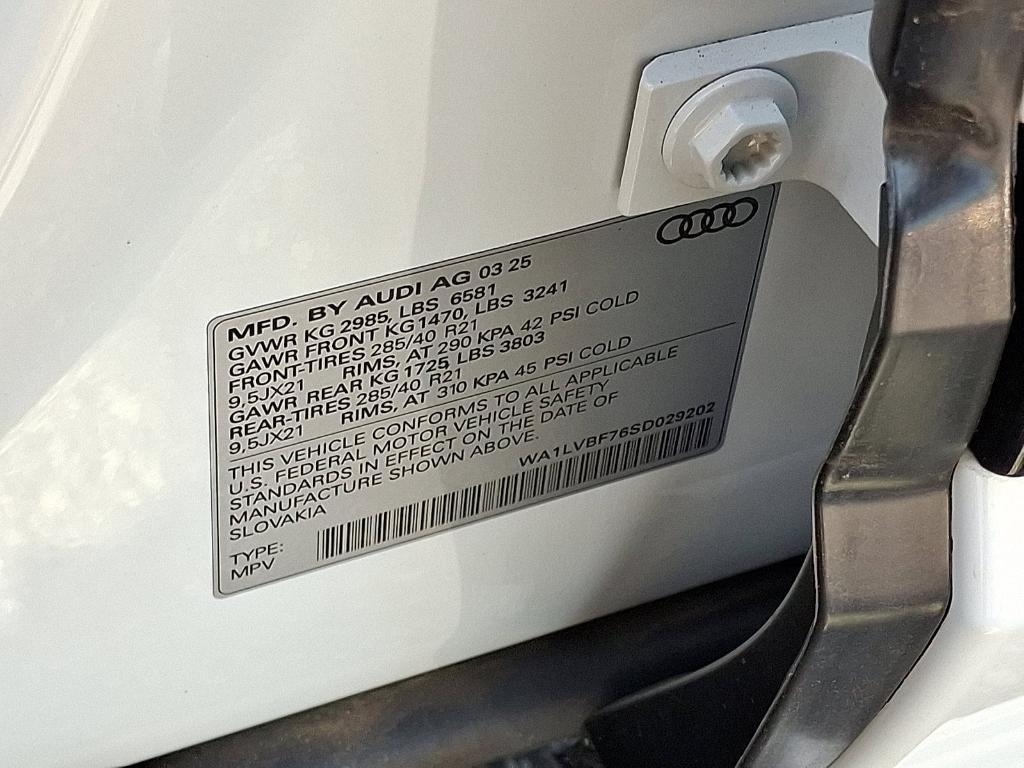 new 2025 Audi Q7 car, priced at $77,580