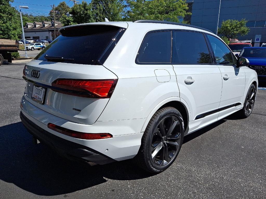 new 2025 Audi Q7 car, priced at $77,580