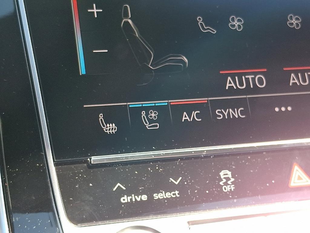 new 2025 Audi Q7 car, priced at $77,580