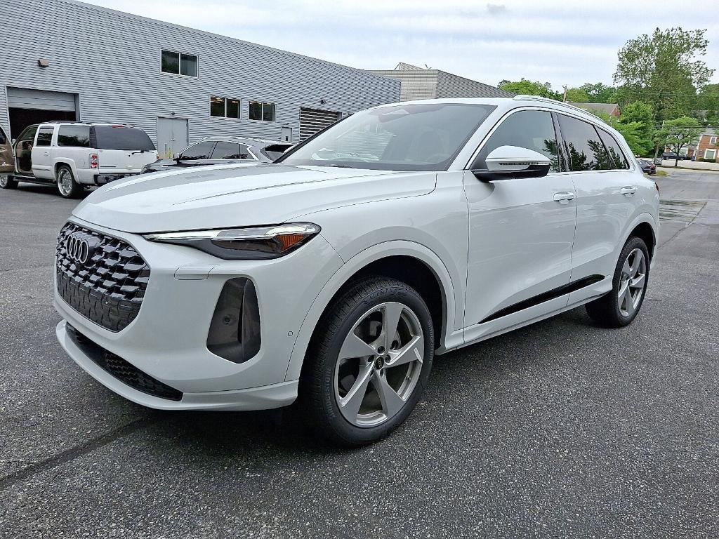 new 2025 Audi Q5 car, priced at $61,390