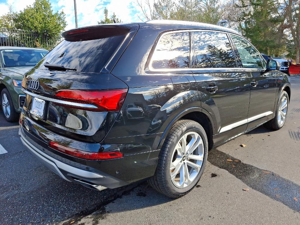 new 2025 Audi Q7 car, priced at $65,730