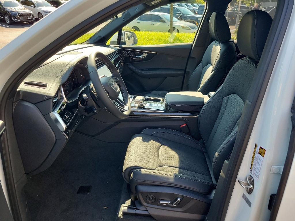 new 2025 Audi Q7 car, priced at $81,800