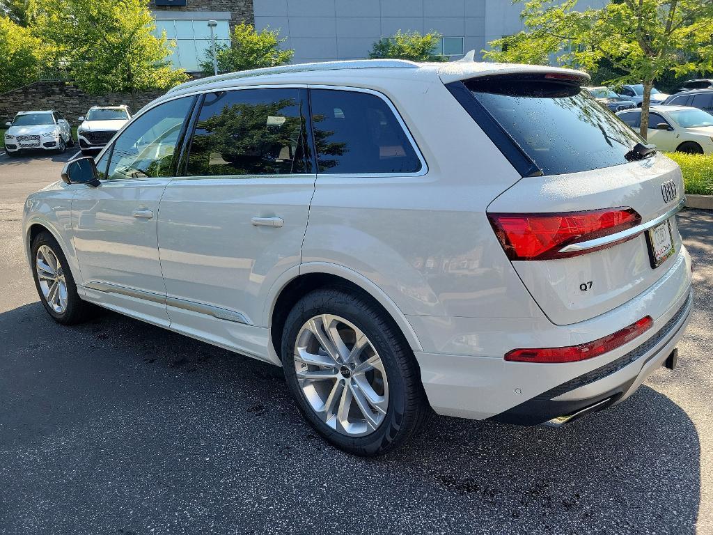 new 2025 Audi Q7 car, priced at $81,800