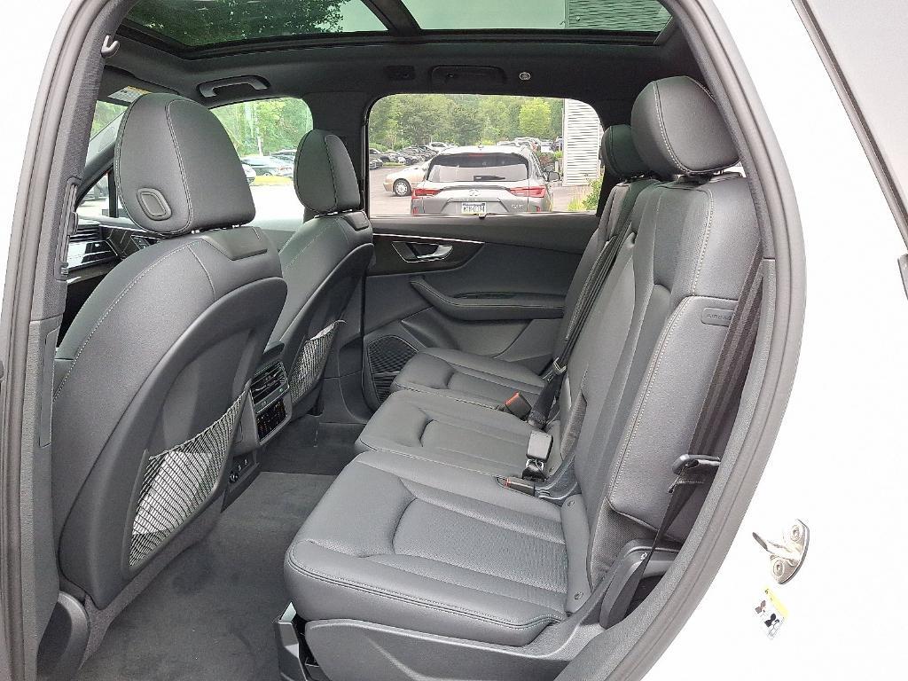 new 2025 Audi Q7 car, priced at $76,350