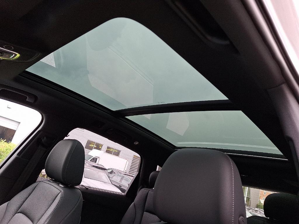 new 2025 Audi Q7 car, priced at $76,350