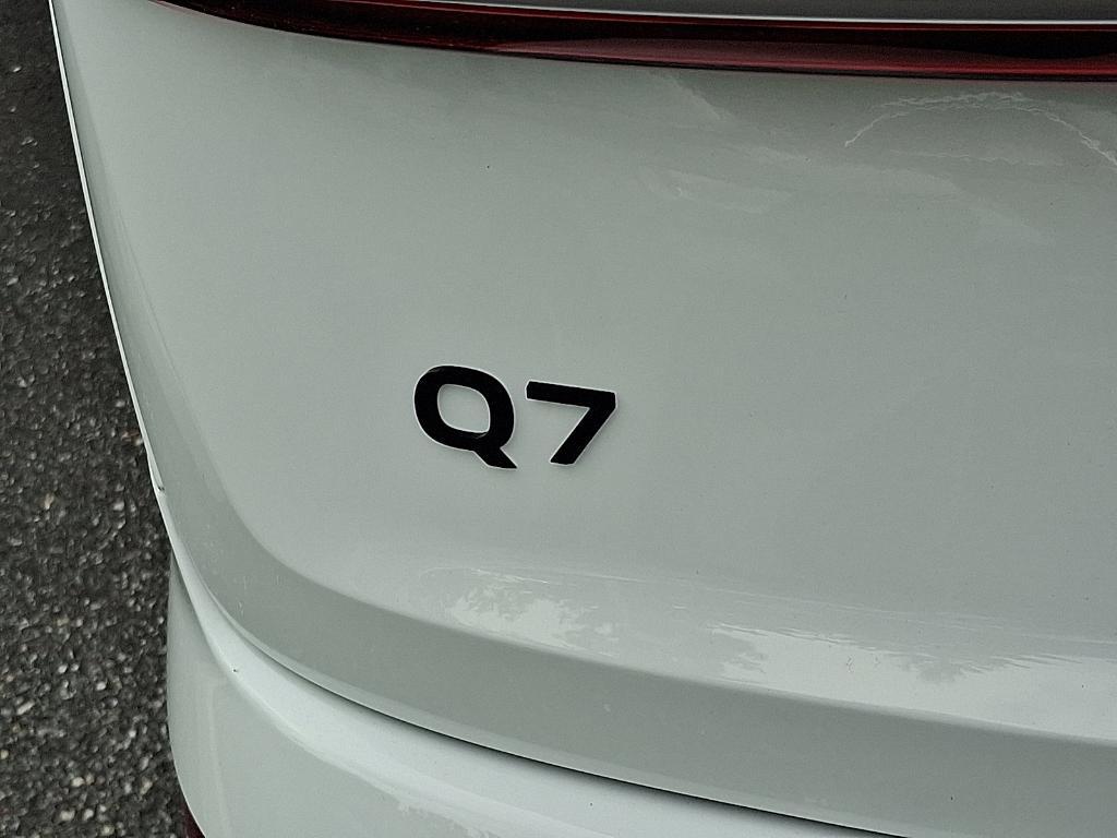 new 2025 Audi Q7 car, priced at $76,350