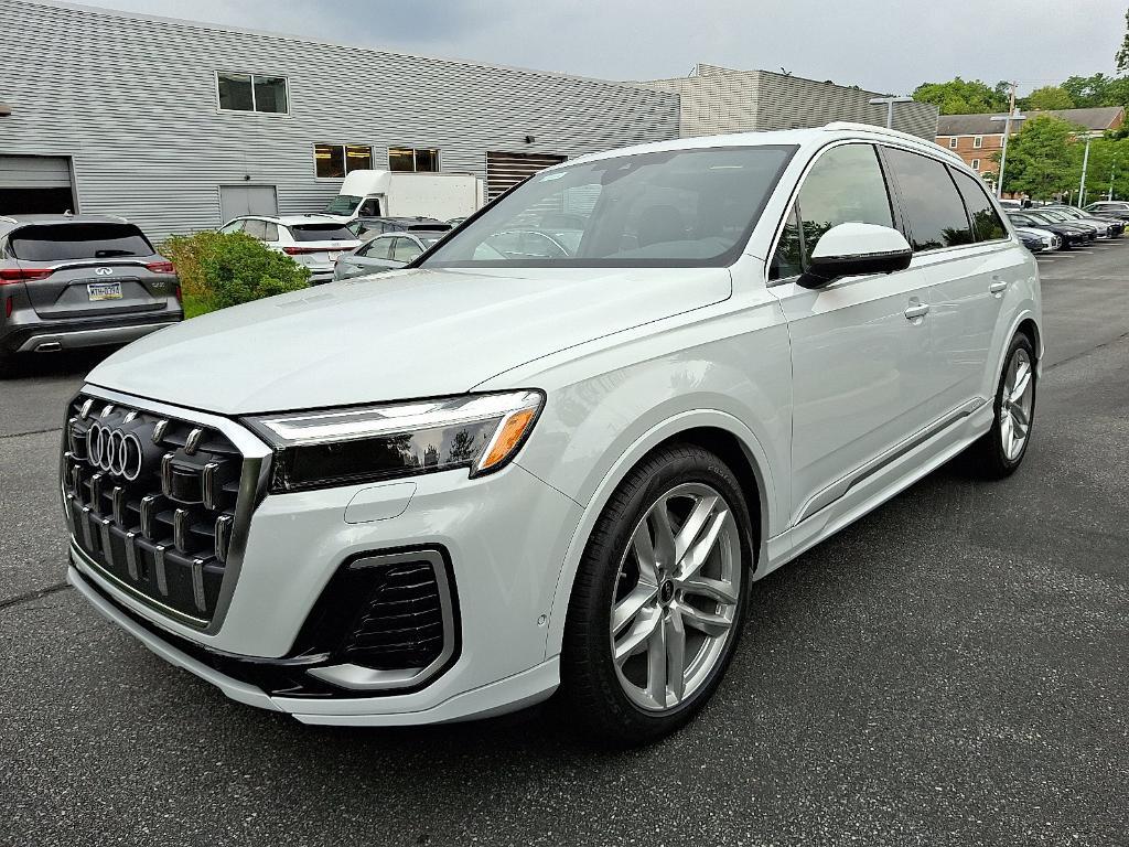 new 2025 Audi Q7 car, priced at $76,350