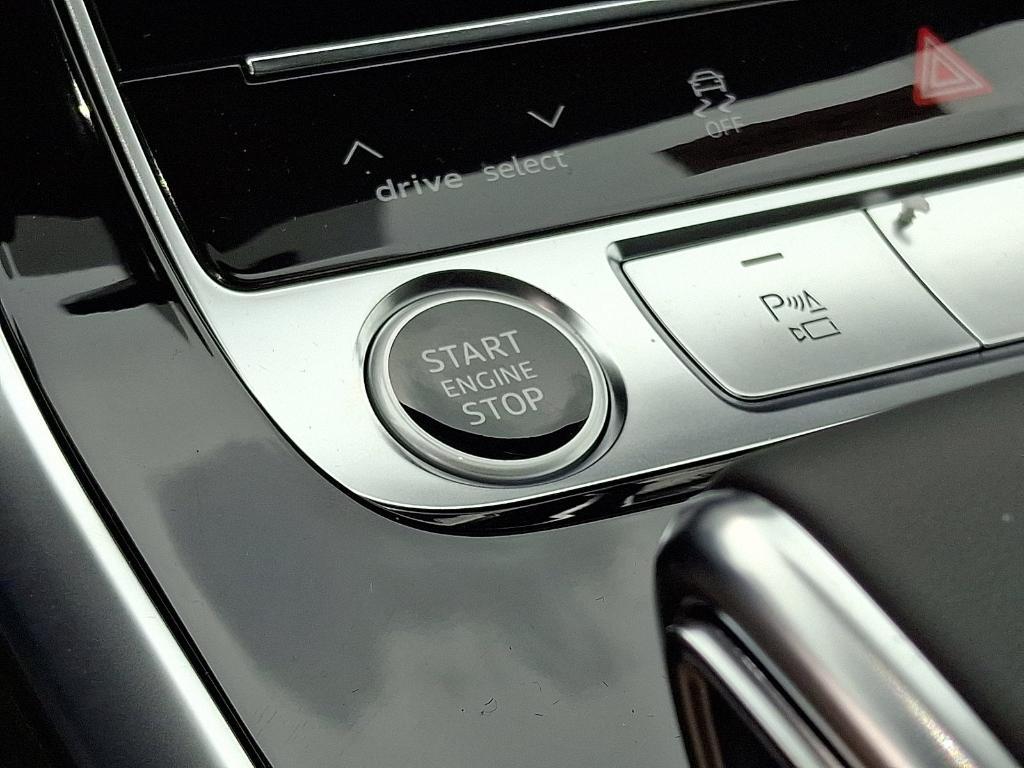 new 2025 Audi Q7 car, priced at $76,350