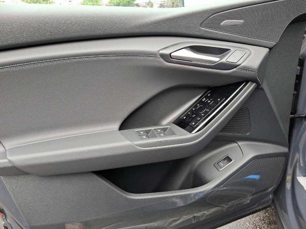 new 2025 Audi Q6 e-tron car, priced at $75,430