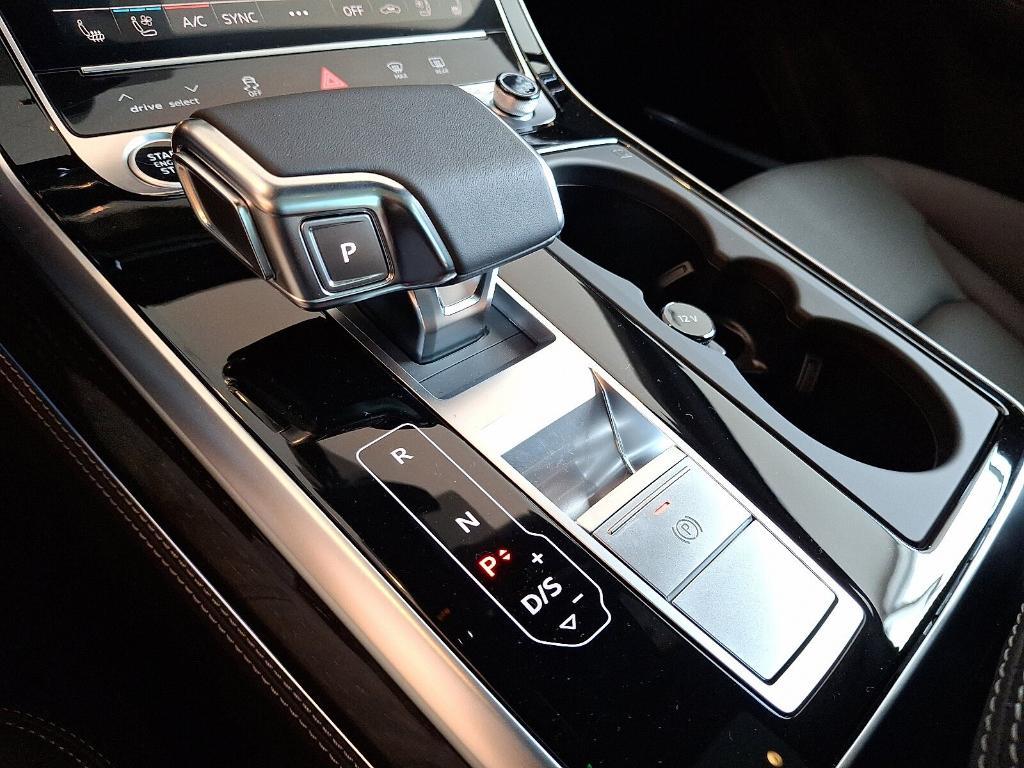 new 2025 Audi Q7 car, priced at $77,580