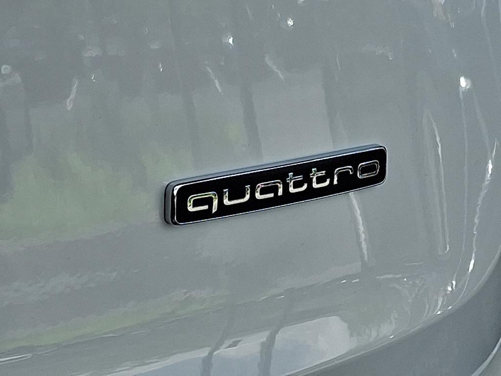 new 2025 Audi Q7 car, priced at $77,580