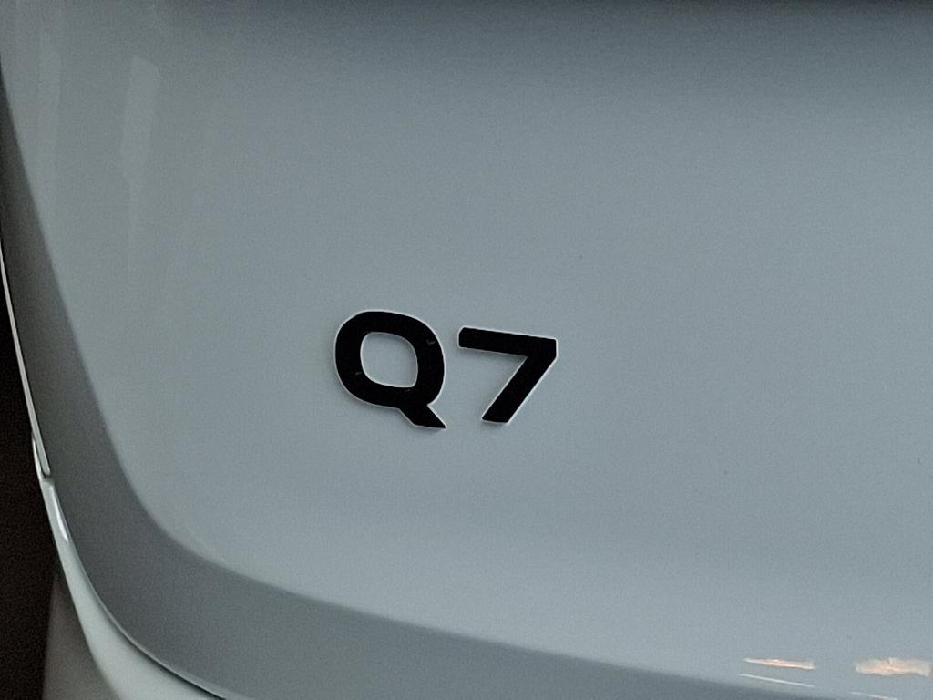 new 2025 Audi Q7 car, priced at $77,580