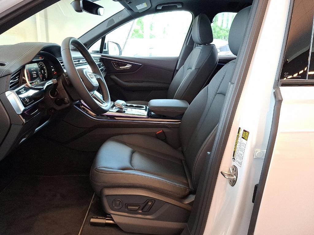 new 2025 Audi Q7 car, priced at $77,580