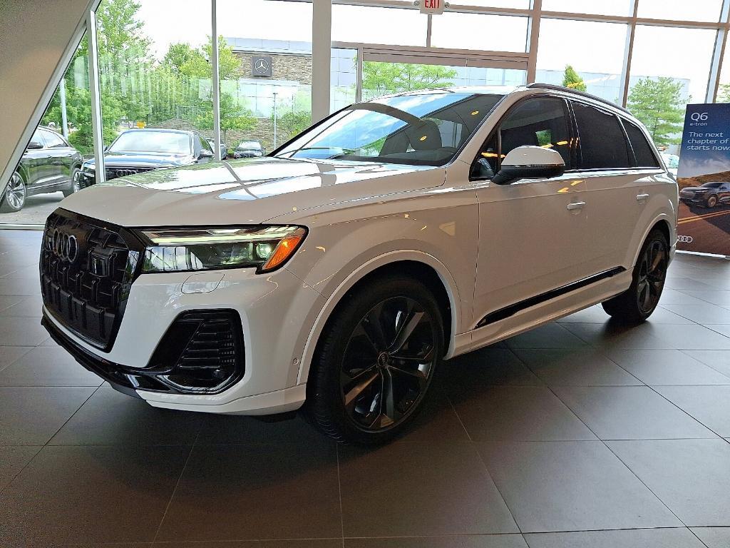 new 2025 Audi Q7 car, priced at $77,580