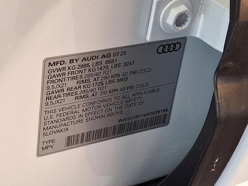 new 2025 Audi Q7 car, priced at $77,580