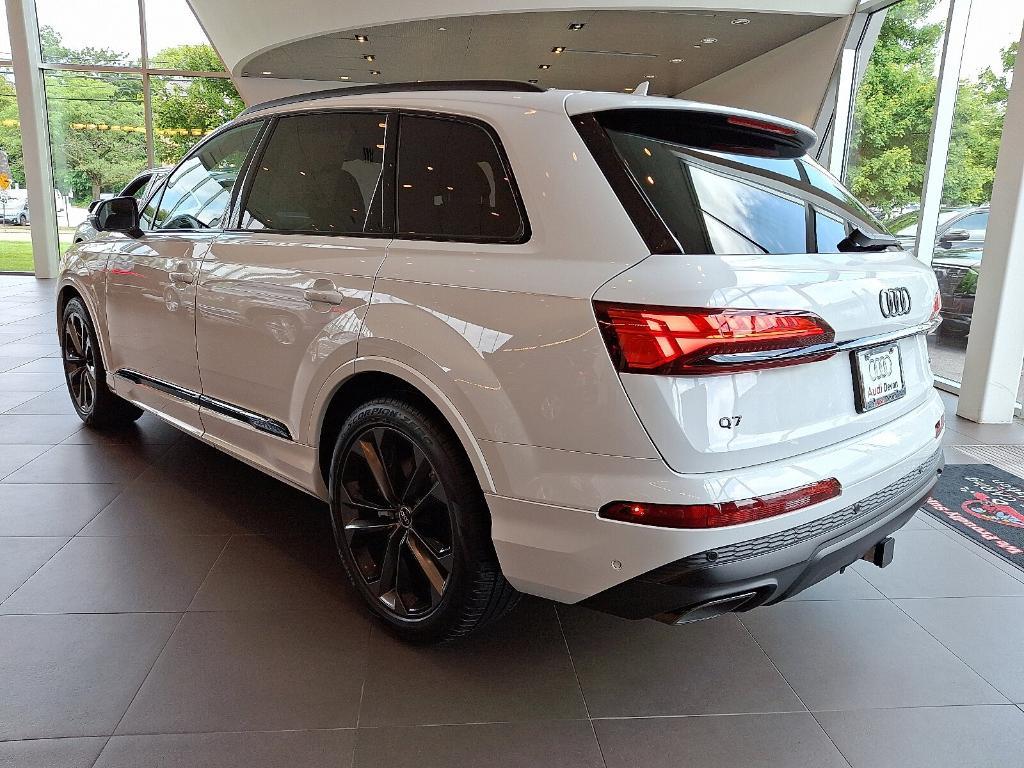 new 2025 Audi Q7 car, priced at $77,580