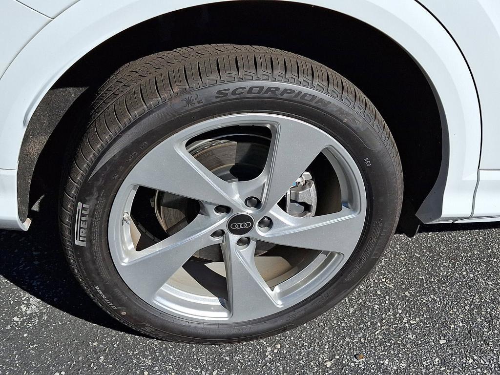 new 2025 Audi Q5 car, priced at $61,390
