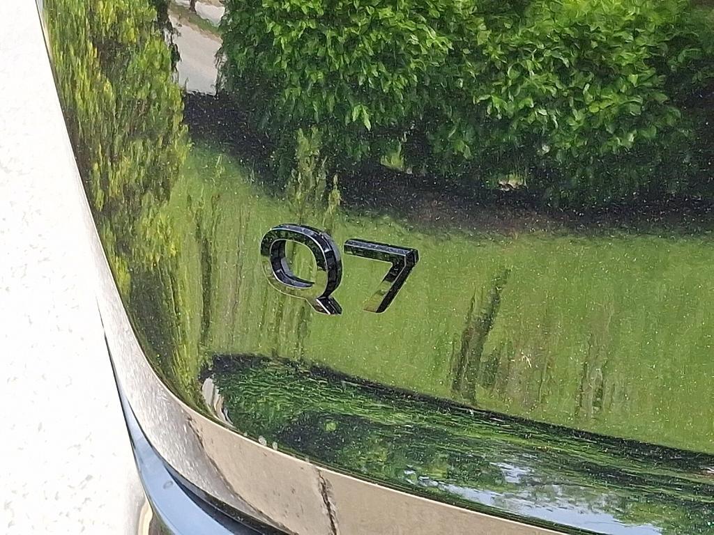 new 2025 Audi Q7 car, priced at $77,880
