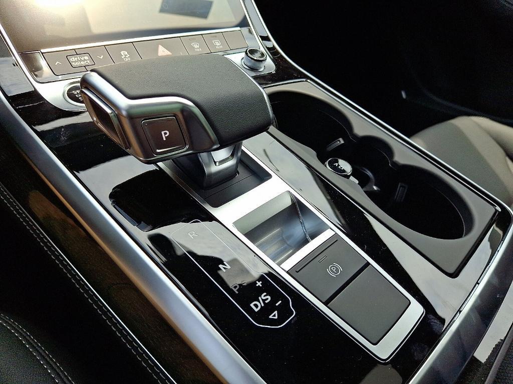 new 2025 Audi Q7 car, priced at $77,880
