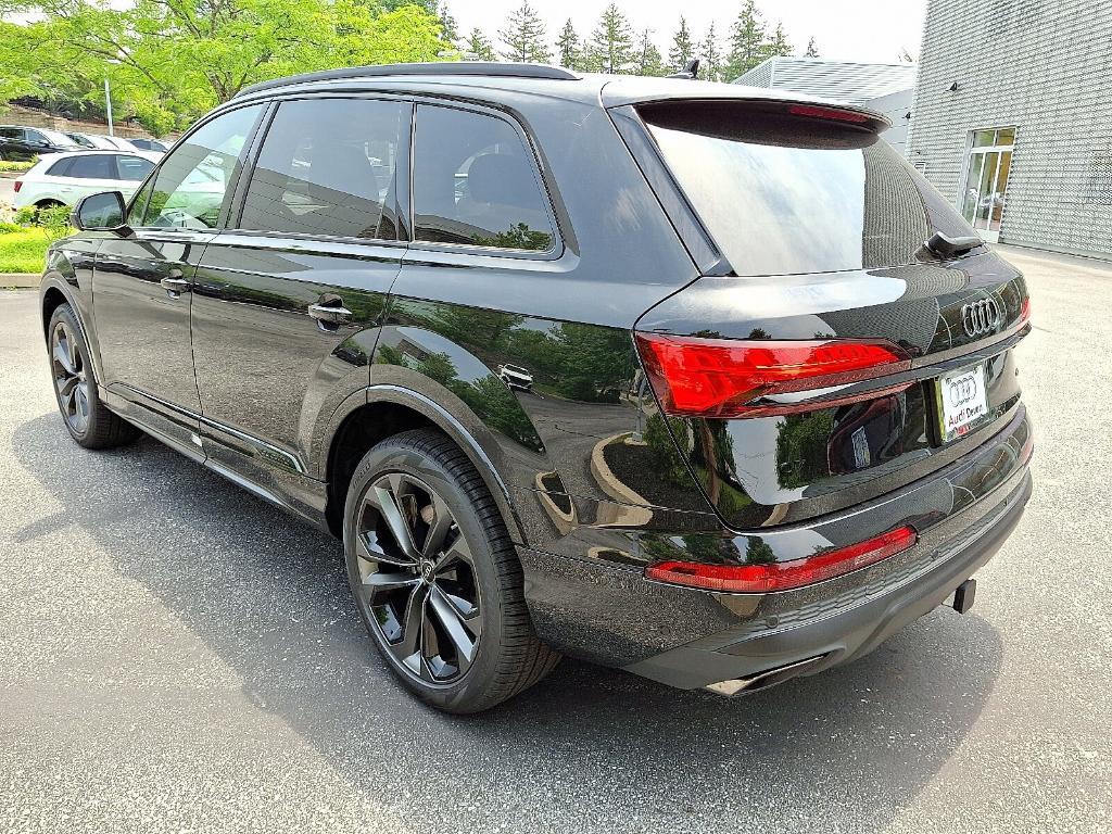 new 2025 Audi Q7 car, priced at $77,880