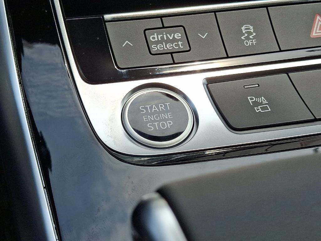 new 2025 Audi Q7 car, priced at $77,880