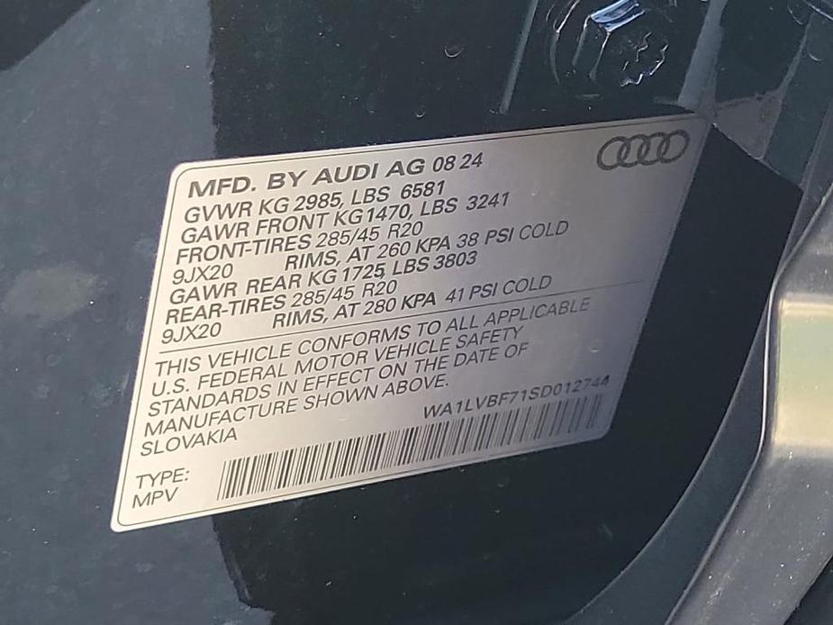 new 2025 Audi Q7 car, priced at $75,930