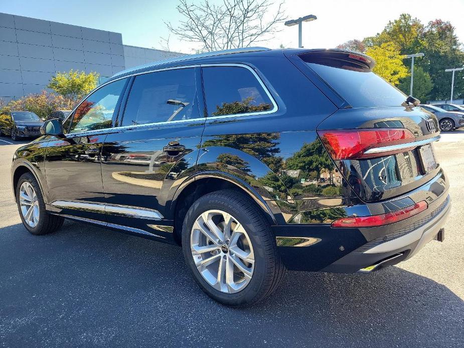 new 2025 Audi Q7 car, priced at $75,930