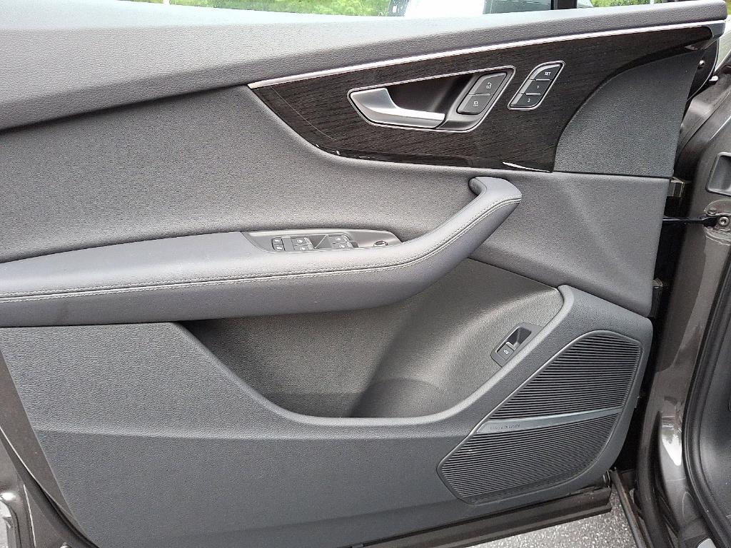 new 2025 Audi Q7 car, priced at $76,350