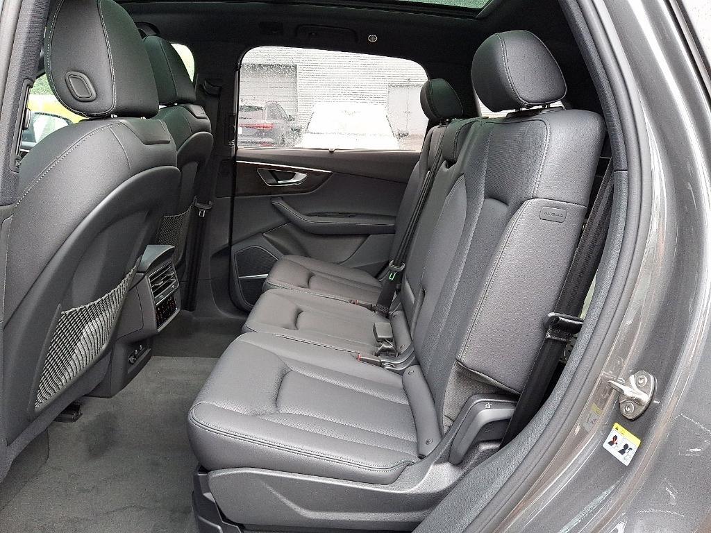 new 2025 Audi Q7 car, priced at $76,350