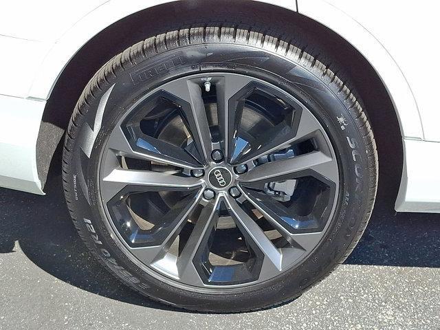 new 2025 Audi Q7 car, priced at $76,090