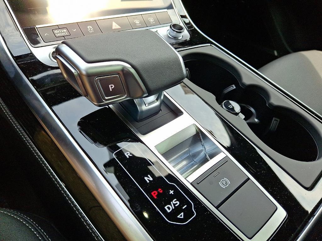 new 2025 Audi Q7 car, priced at $77,880
