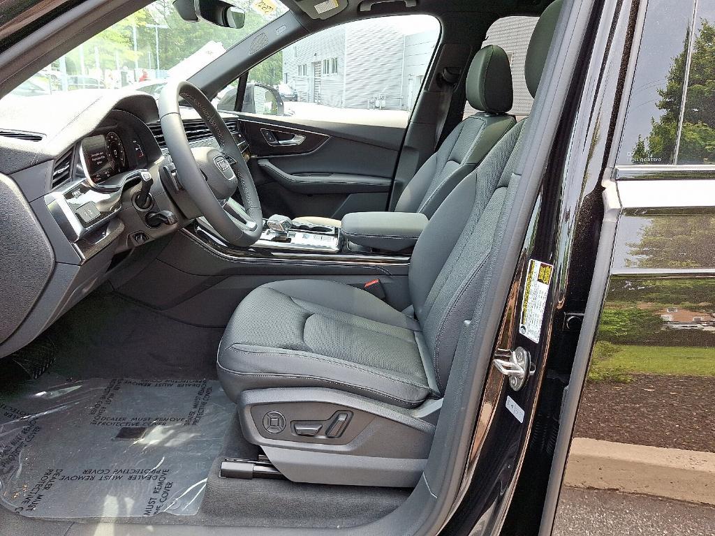 new 2025 Audi Q7 car, priced at $77,880