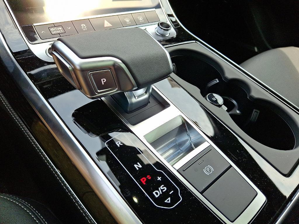 new 2025 Audi Q7 car, priced at $77,880