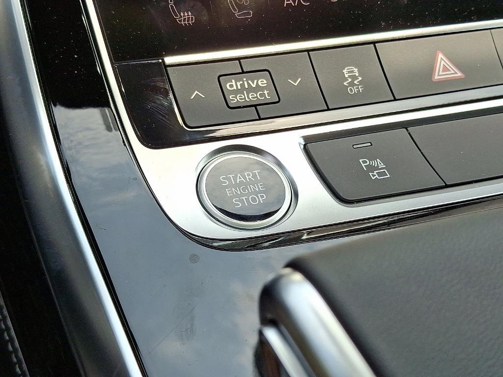 new 2025 Audi Q7 car, priced at $77,880